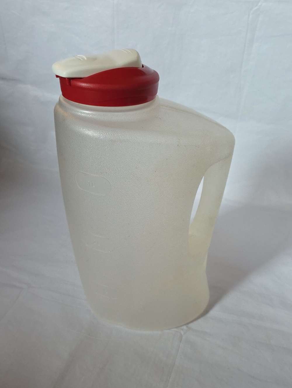 Rubbermaid MixerMate 3qt/1gal Pitcher‎ Flip Top Red White Lid